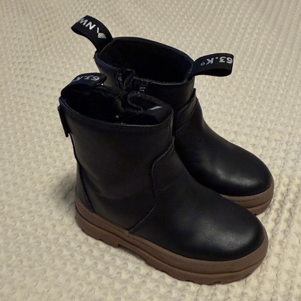 Kids gumsole black boots toddler 7.5